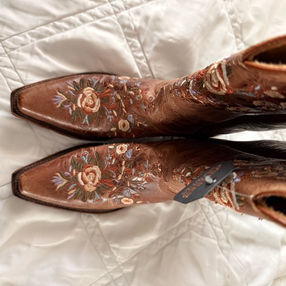 Shyanne Floral Embroidered Tan Heeled Boots - Picture 5 of 7